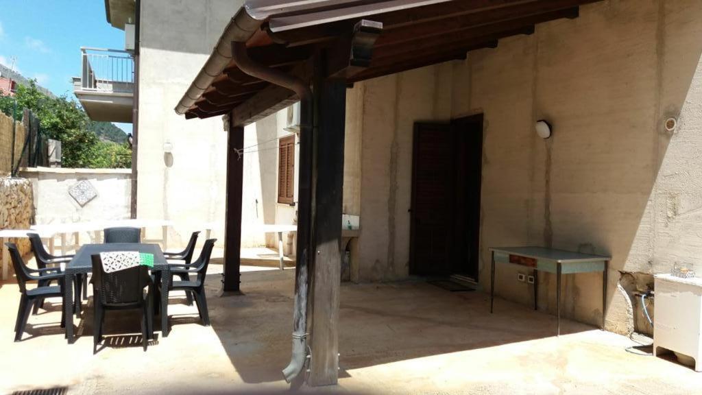 Appartamento In Villa Splendente 카스텔라마레델골포 외부 사진